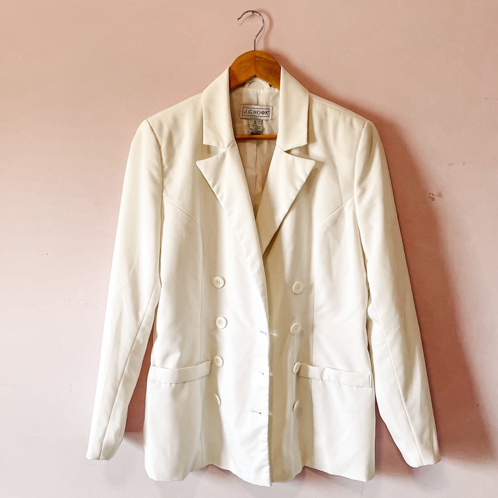 • classic double breasted white blazer •
